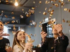 Las celebraciones de fin de año tienen se renuevan con karaoke y sonidos inmersivos: así puede armar su fiestav