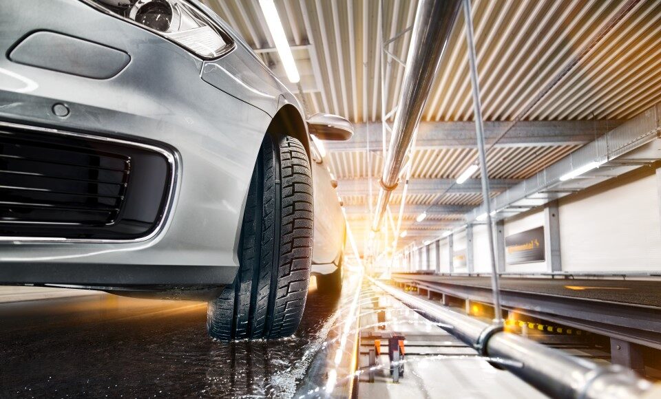 Continental__PremiumContact-6__KeyVisual__Productshot (1)